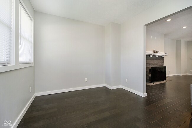 Foto del edificio - 4464 Carrollton Ave