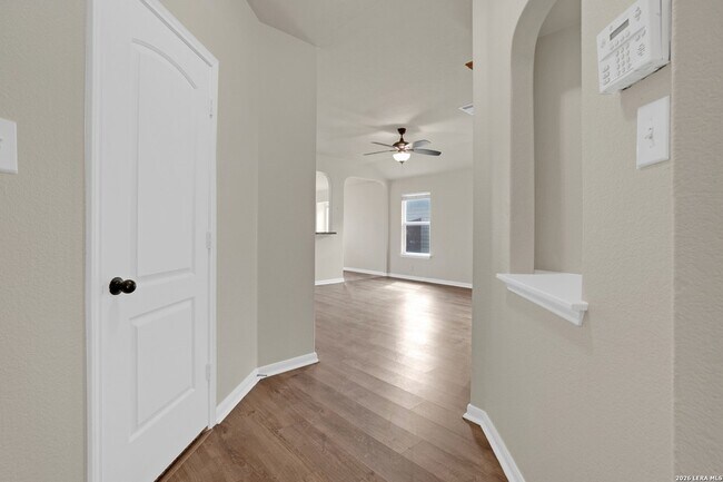 Foto del edificio - 226 Goldenrod Dr