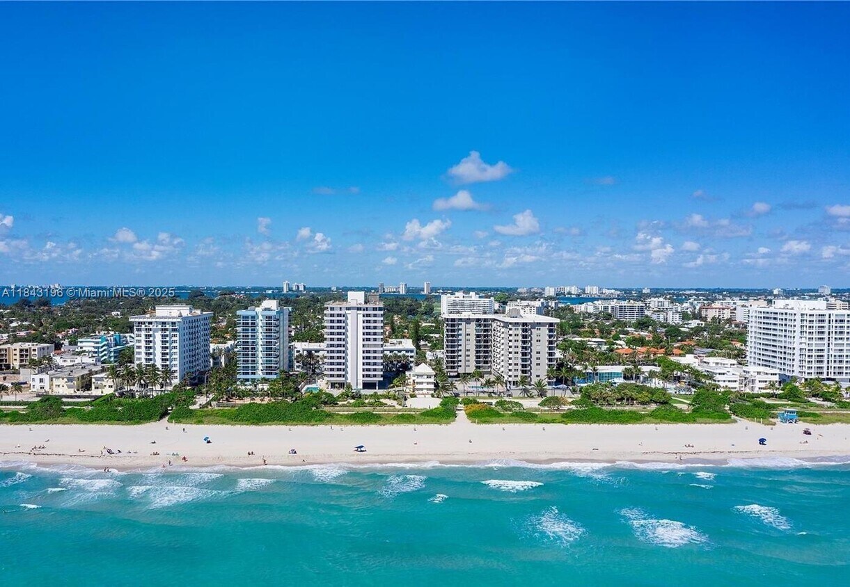Foto principal - 9225 Collins Ave