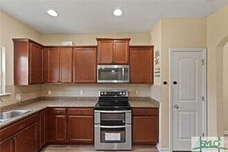 Building Photo - 966 Mustang Ln NE