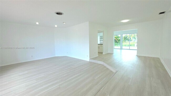Foto del edificio - 5300 SW 7th Ct