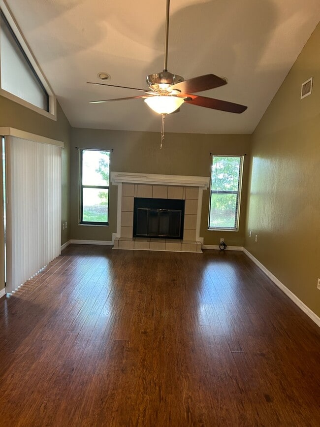 Building Photo - 2108 Jonathan Ln