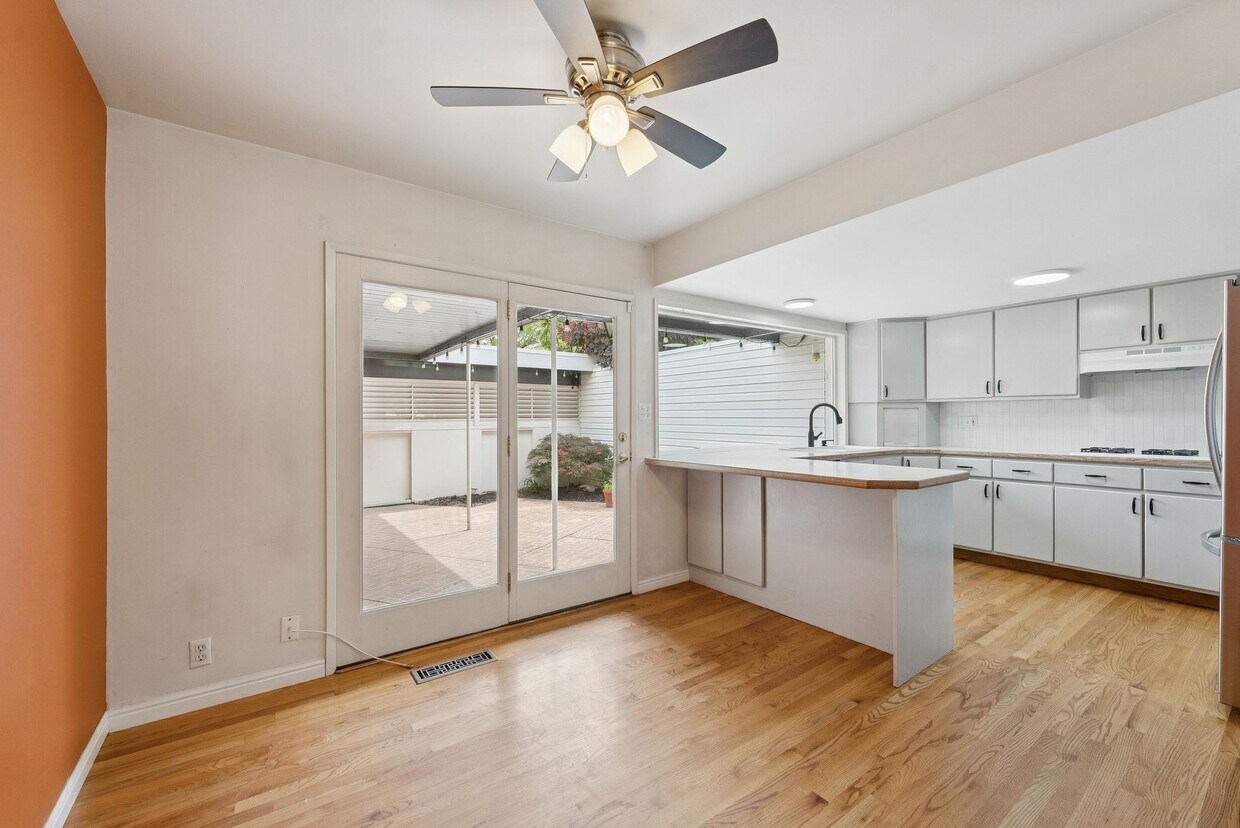 Foto principal - 829 Three Fountains Dr