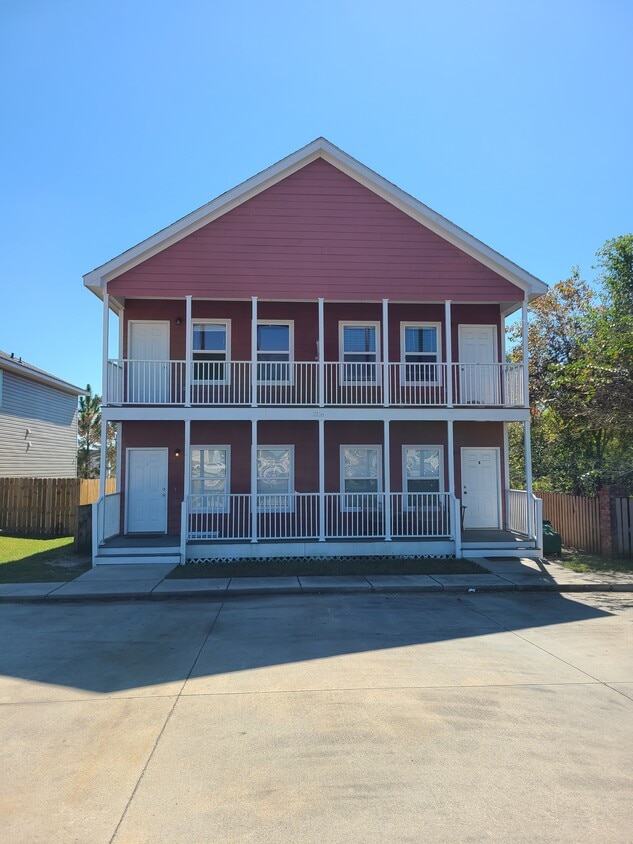 2116 Magazine St, Ocean Springs, MS 39564 Townhouse for Rent in Ocean