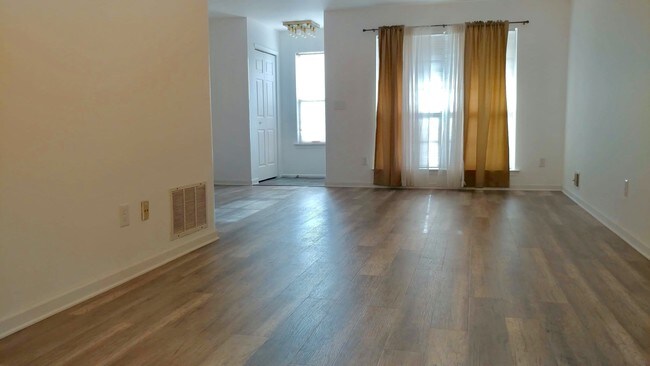 Living Room - 227 Matlook Pl