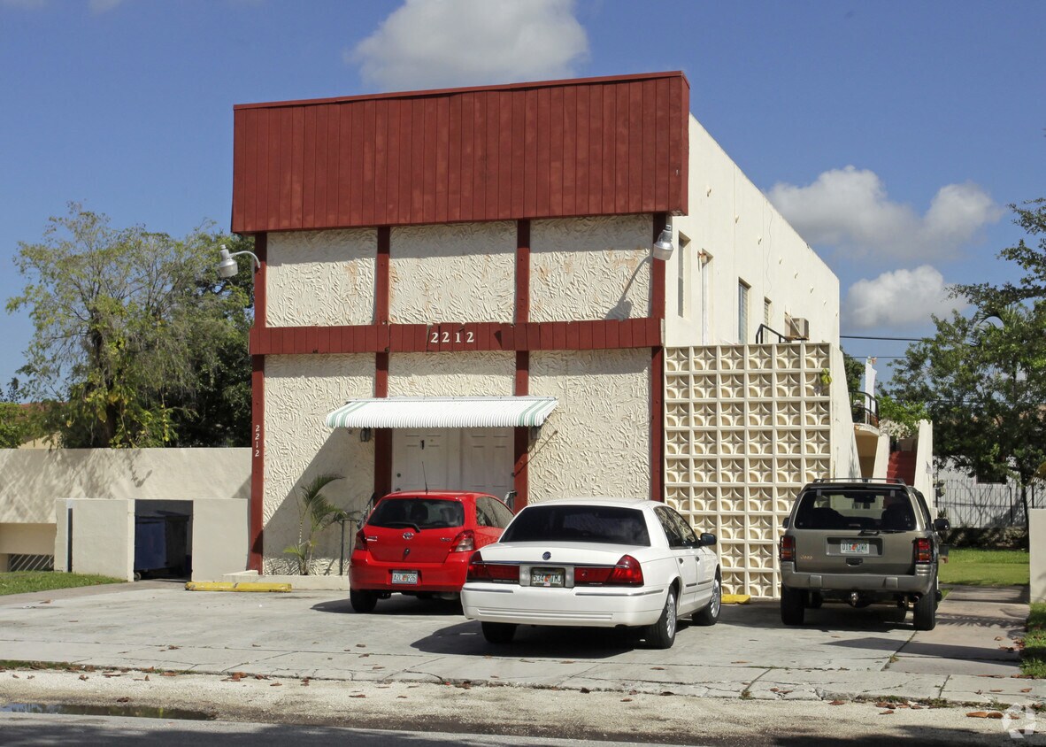 Building Photo - 2212 SW 3rd Ave