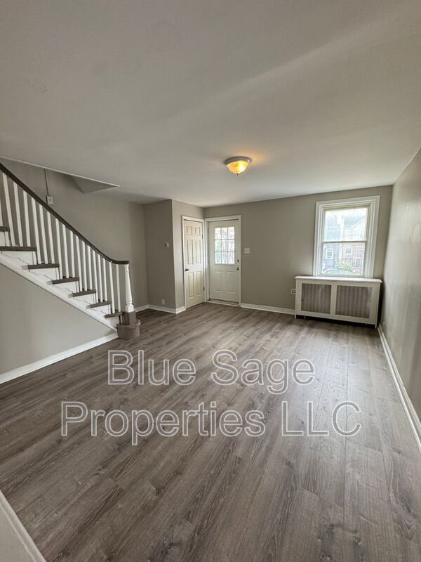 Building Photo - 7039 Greenwood Ave