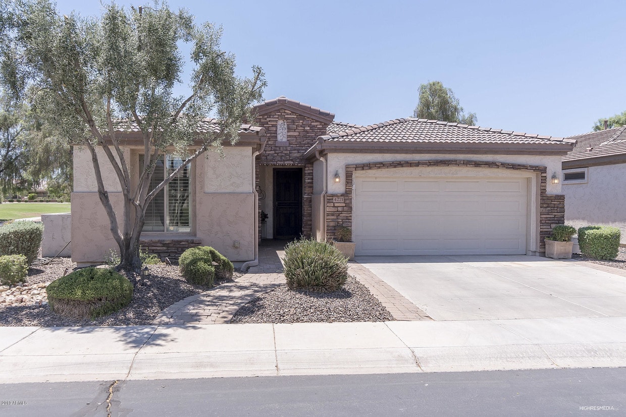 Primary Photo - 4271 E Blue Spruce Ln