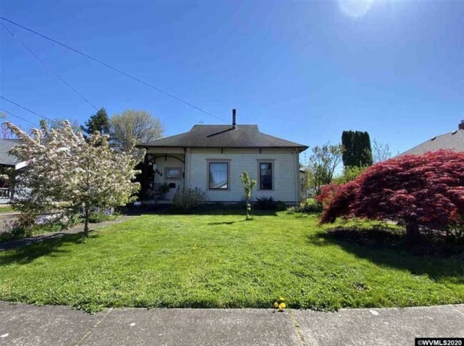 Building Photo - 3 bed 2 bath w/bonus room- Spacious with e...