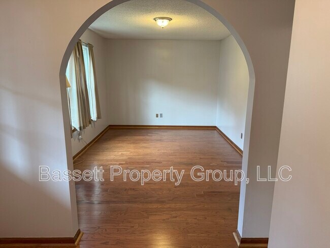 Building Photo - 123 Trestlewood Dr