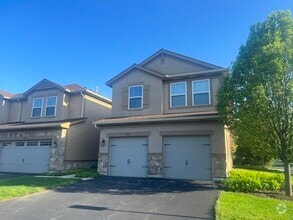 Building Photo - 1861 Crenshaw Cir