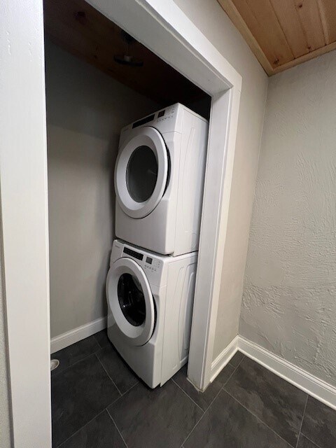 Full size washer and dryer - 186 E Winter St