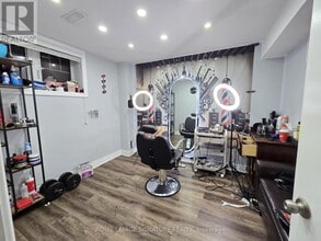 Building Photo - 20 Mercedes Rd