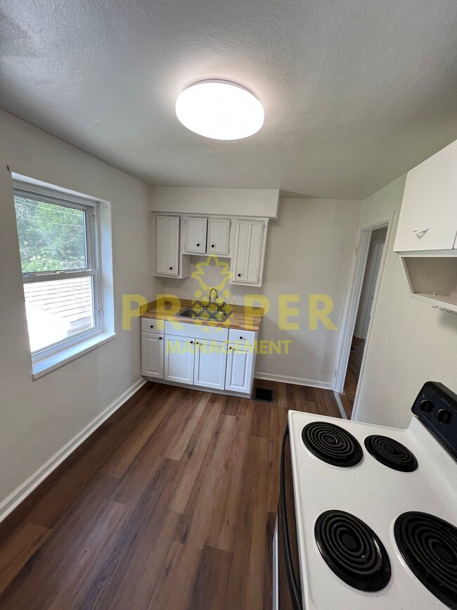 Foto del edificio - 3 bedrooms 1 bathroom house