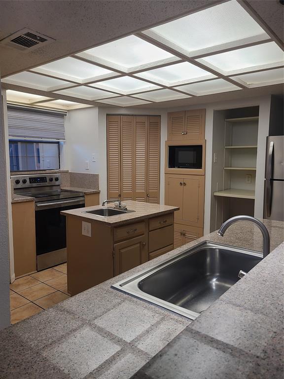 Foto del edificio - 305 Centennial Blvd