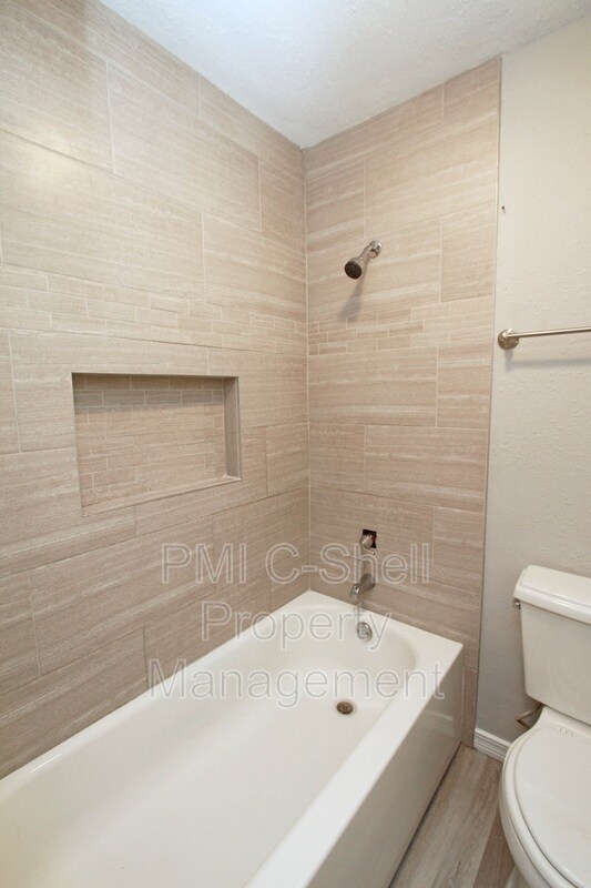 Building Photo - 7210 Dogwood Terrace Dr