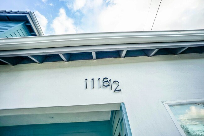 Foto del edificio - 1118-1118 1/2 W 39th Pl