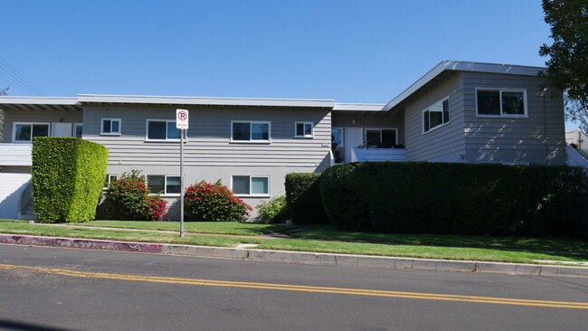 Building Photo - 16558 W Sunset Blvd