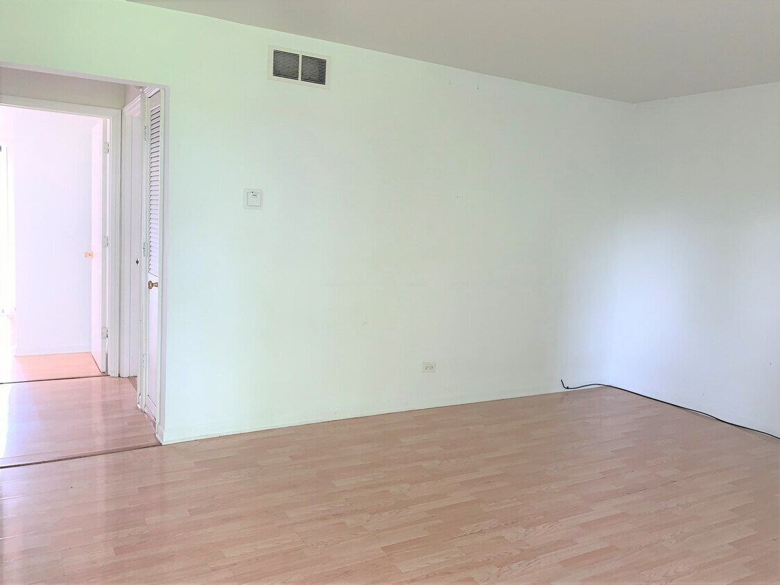 85 S Crystal St Unit 3B, Elgin, IL 60123 Condo for Rent in Elgin, IL