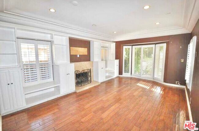 Foto del edificio - 8922 Sawyer St