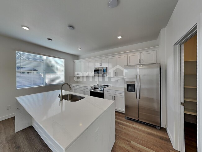 Building Photo - 20177 W Thomas Rd