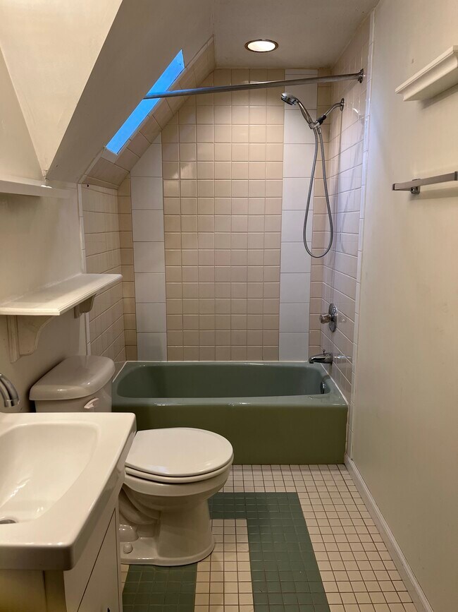 Bathroom - 5524 Howe St