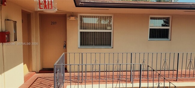 Building Photo - 3905 SW 78th Ct