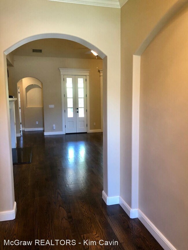 Foto del edificio - 4 br, 3 bath House - 3949 N. Narcissus Ave.