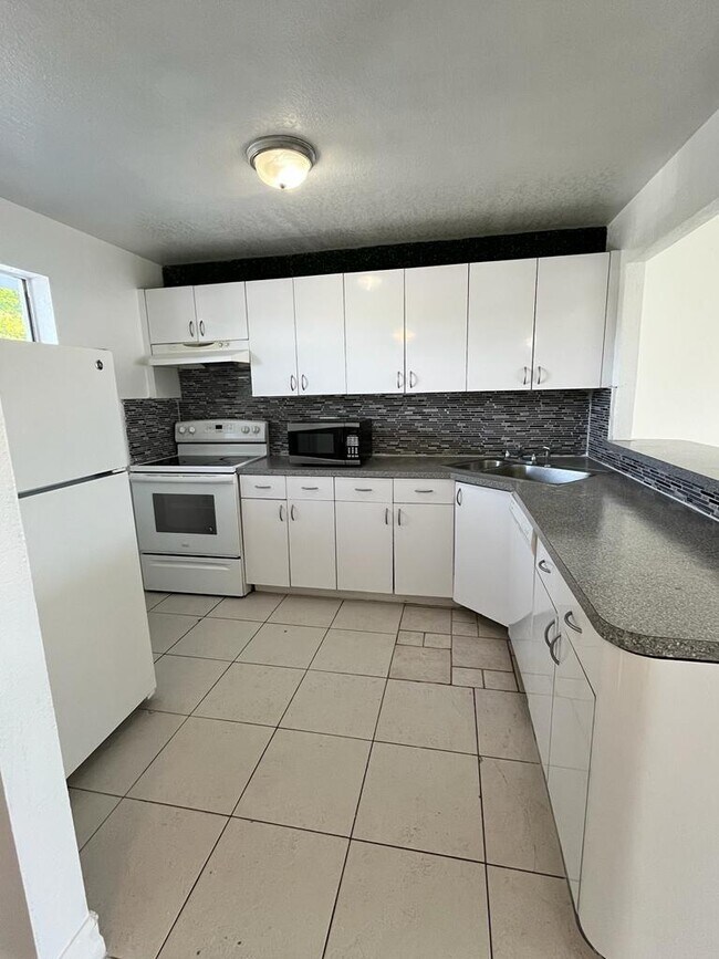 Building Photo - 8321 Sands Point Blvd