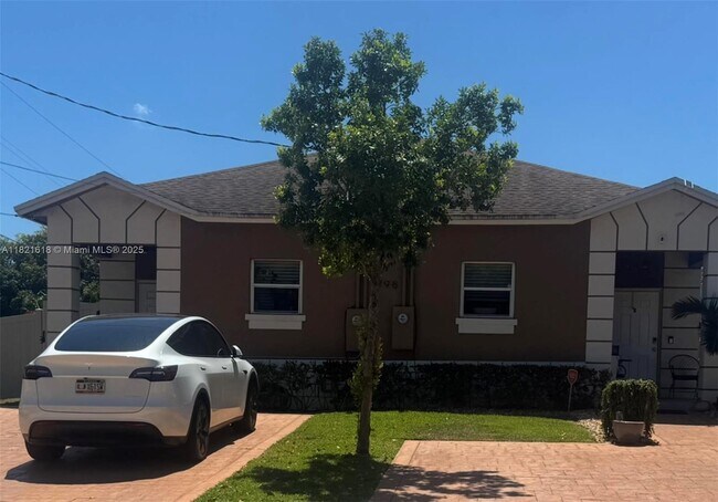 Foto del edificio - 798 NE 43rd St