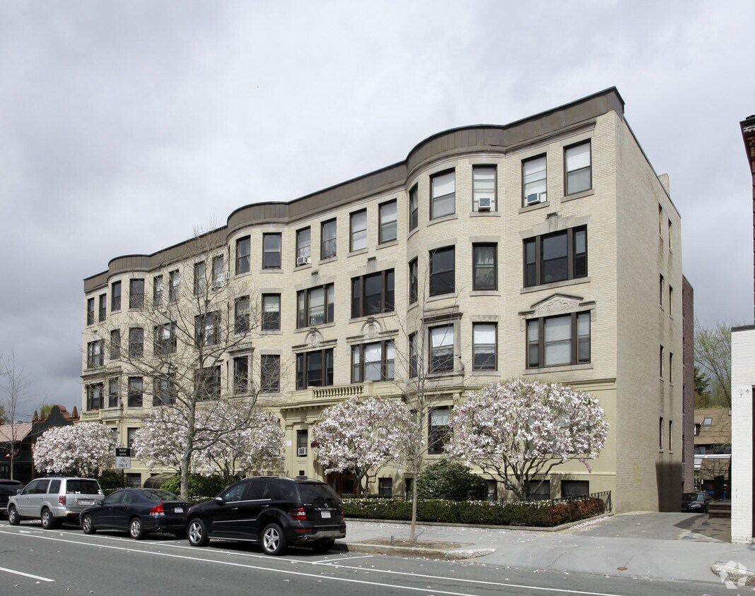 Primary Photo - 1688 - 1694 Beacon St