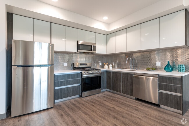 Kitchen - 552 N Hobart Blvd