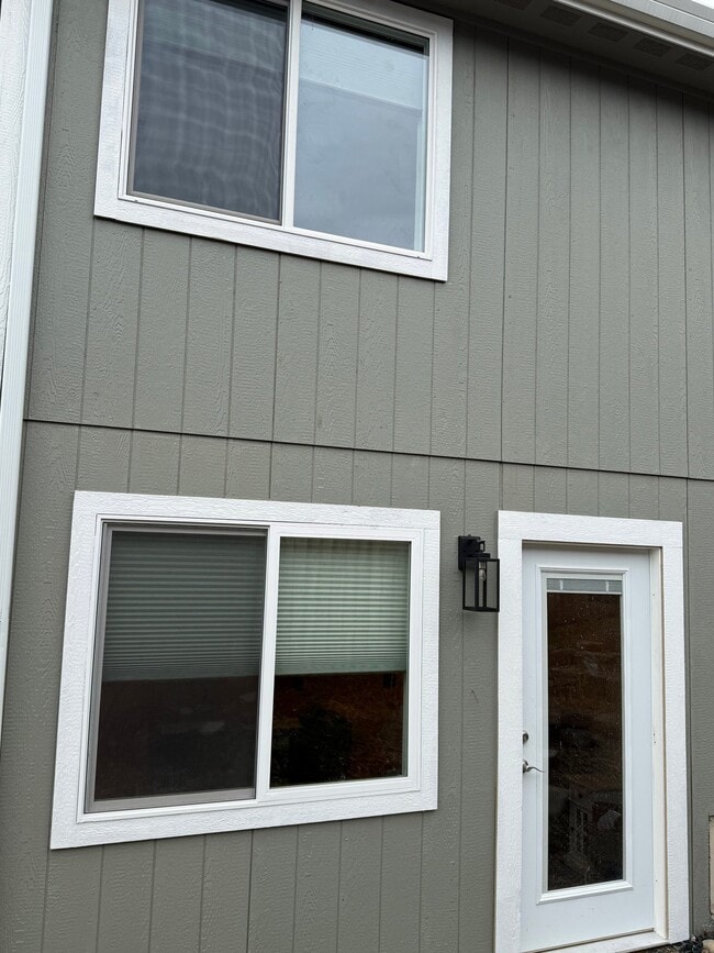 Building Photo - 1047 Azure Way