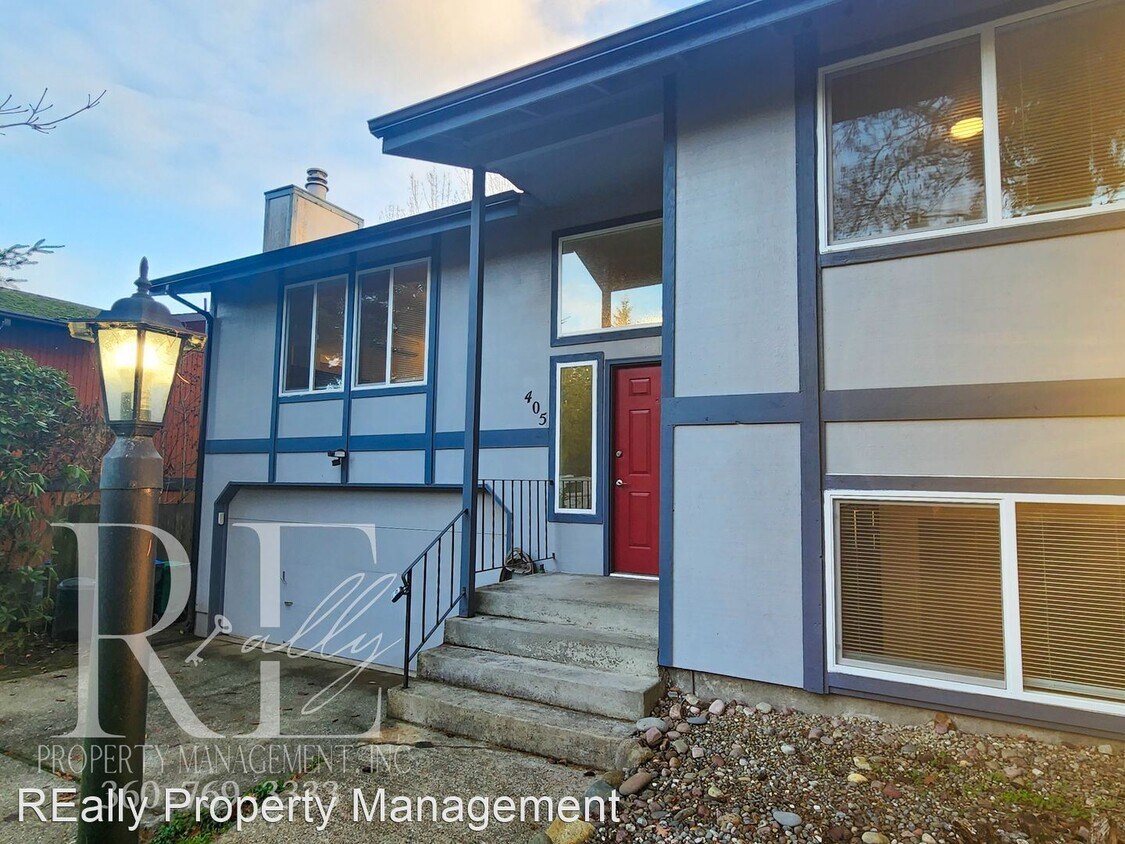 3 br, 2 bath House 405 Pennie Ln House Rental in Bremerton, WA