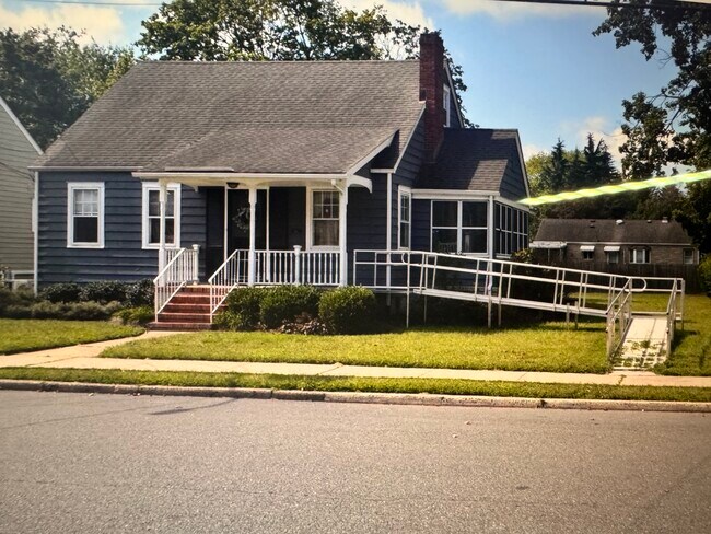 Building Photo - 127 Bentley Ave