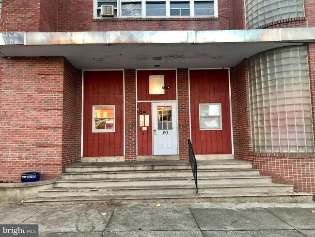 Building Photo - 40 E High St