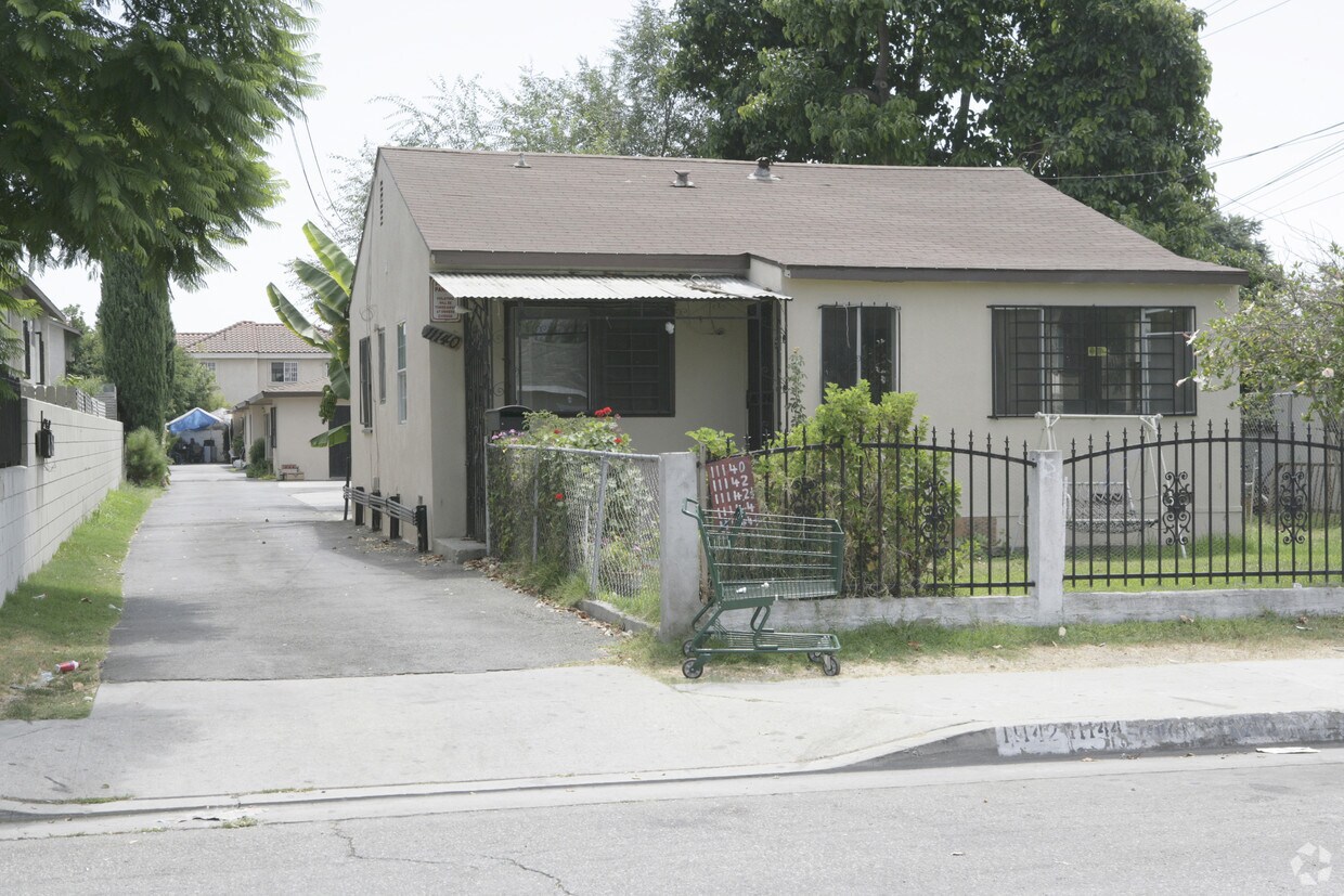 Primary Photo - 11140 Dodson St