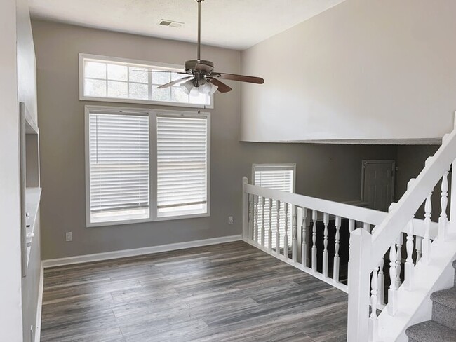 Building Photo - Beautiful 3b Room!Move in ready!