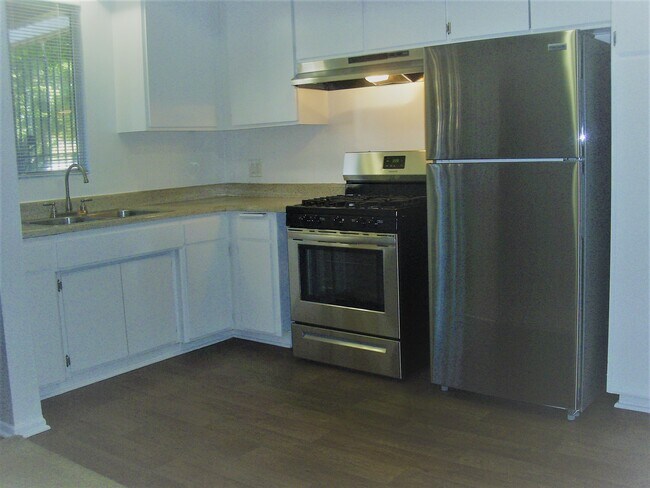 Foto del edificio - 6706 Laurelgrove Ave