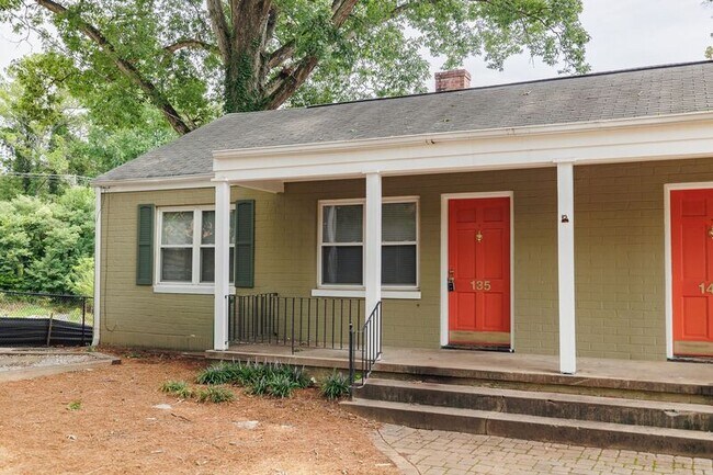 Building Photo - 135 Gran Ellen Dr
