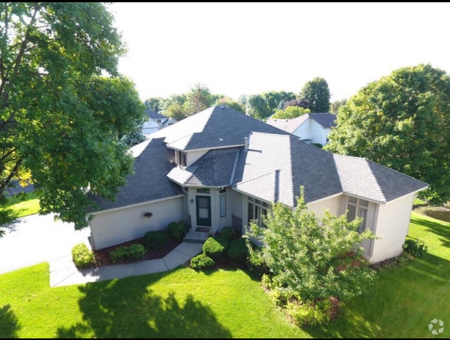 Building Photo - 3501 Highlands Rd