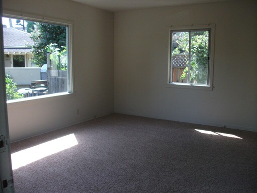 Building Photo - 511 Sunset Dr