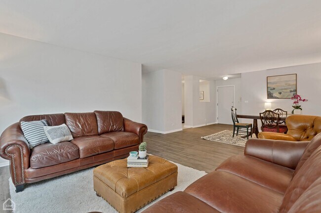 Foto del edificio - 1516 Hinman Ave