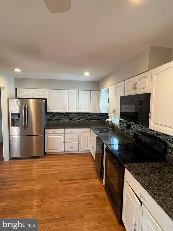 Foto del edificio - 10310 Meadowview Dr