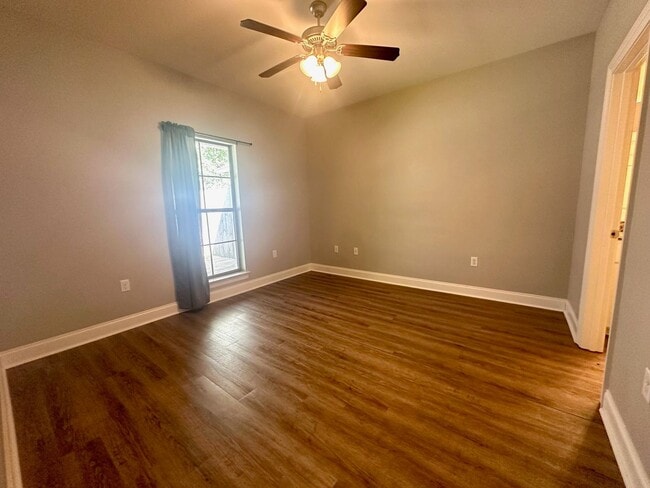 Building Photo - 10664 Florida Blvd