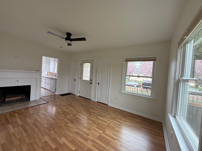 Sala de estar - 8124 SE Market St