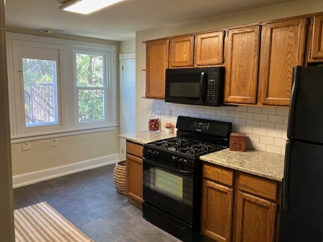 Kitchen - 1511 Spring Ave