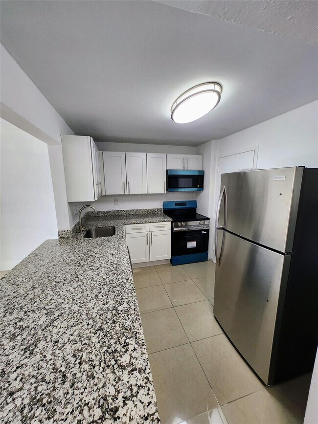 Building Photo - 9001 SW 77th Ave