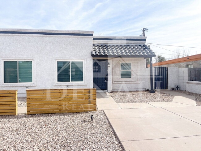 Building Photo - 423 S Terry Ln