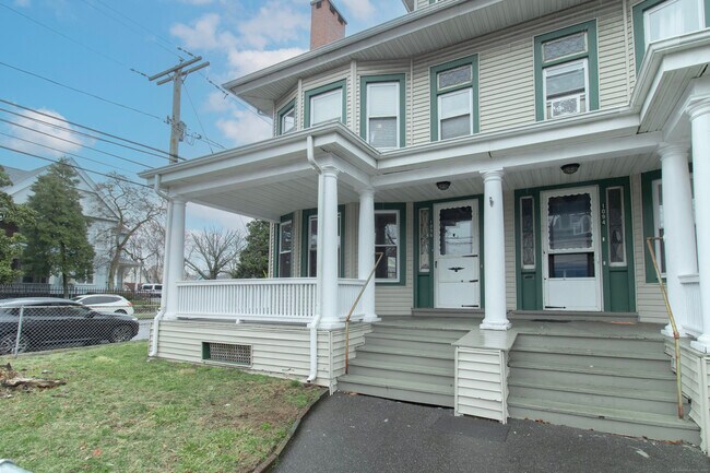 Building Photo - 1094 Iranistan Ave